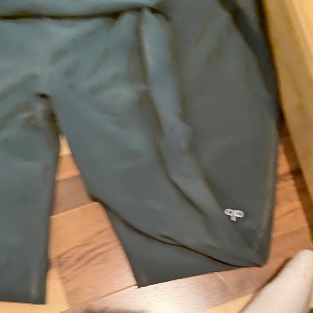 Alo Women's Green Flared Pants - Picture 5 of 7